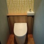 リクシルのＪフィット手洗付にサンゲツのフィンレイソンの壁紙を貼ってトイレリフォームした