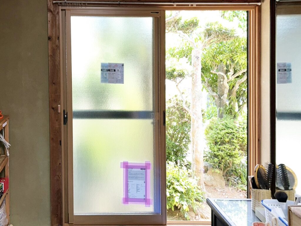 福岡県古賀市で先進的窓リノベの補助対象の内窓の工事を施行した施工後の画像。木目調タイプの内窓です。