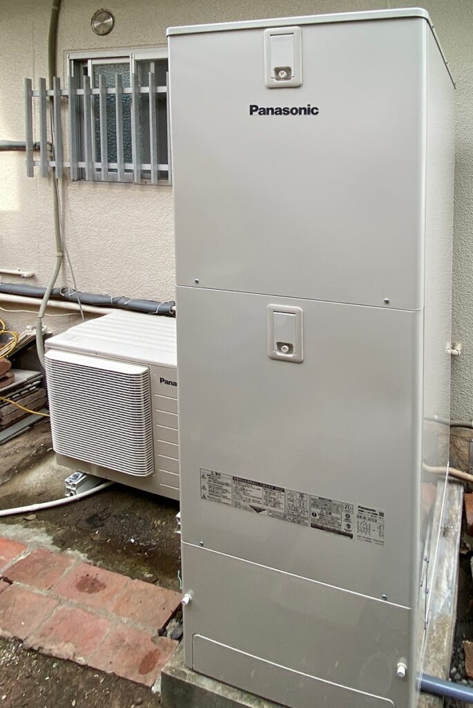 福岡県粕屋郡で補助金を用いてPanasonicのエコキュートに給湯器を交換した施工後の画像です。