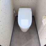 福岡市中央区でトイレ交換した施工後の画像。トイレは大人気のトイレTOTOのGGA1です。瞬間式にウォシュレットのお湯を温めるのでお湯切れすることなく、使いたい分だけウオシュレットのお湯を使うことができます。