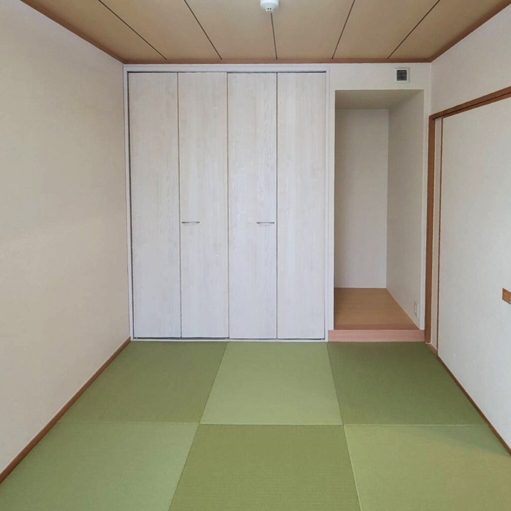 福岡市博多区で和室に仏間を新設して、琉球畳を置いたリフォーム後の画像。
