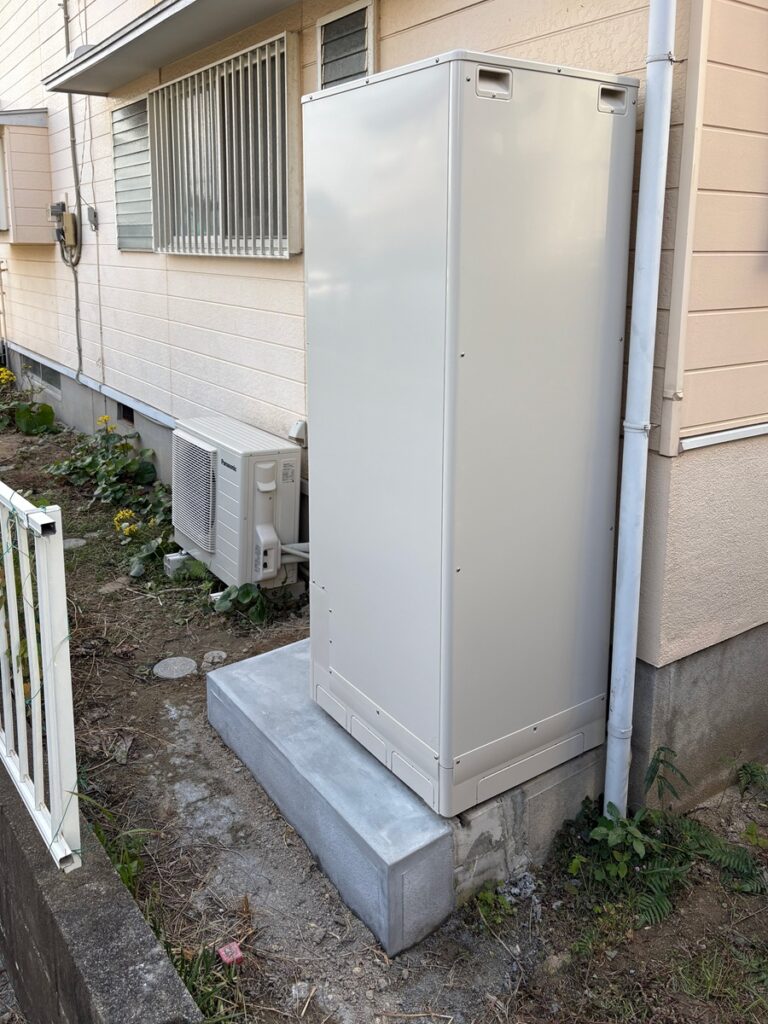 福岡県大野城市で給湯器交換した施工後の画像。 新しい給湯器はPanasonicのエコキュート。