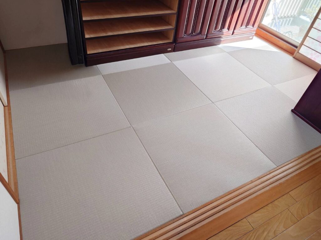 ダイケン（大建工業）の和紙畳の灰桜という色の畳に変えた施工事例の画像。灰桜はフローリングとも相性がいい色で人気の色です。