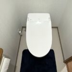 福岡県春日市で、水漏れと蓋が閉まらなくなった故障したトイレを、TOTOのGGAに交換した施工後の画像。GGAはウォシュレットのお湯を瞬間式で温めるので、仕様途中でお湯切れする心配がない人気のトイレです。