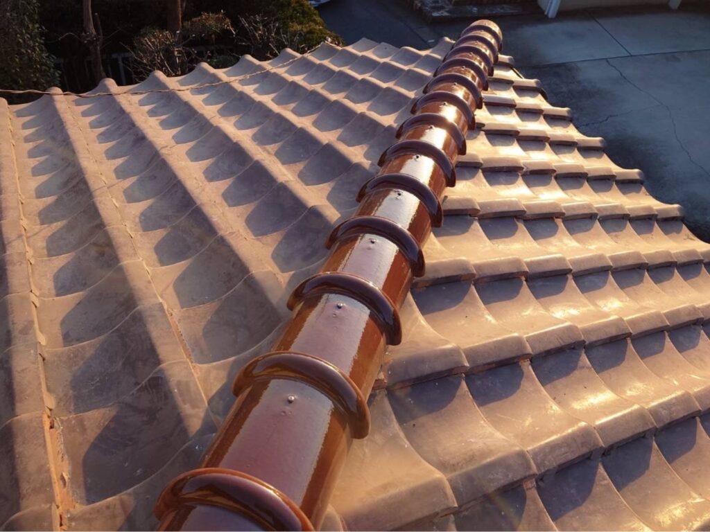 福岡県で屋根の雨漏り防止の拭き直し工事をした施工後の画像。創業４０年のリフォーム会社なので、安心して屋根の修理を任せてほしいと思っています。