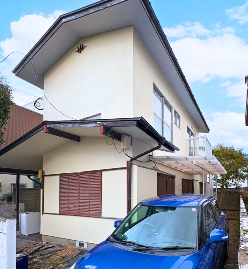 福岡市南区で外壁塗装、日よけの交換、軒天の補修工事をした施工後の画像。